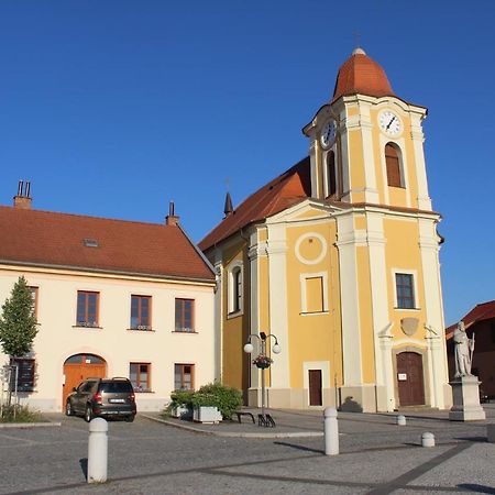 Apartman U Kostela Veselí nad Moravou Exteriör bild